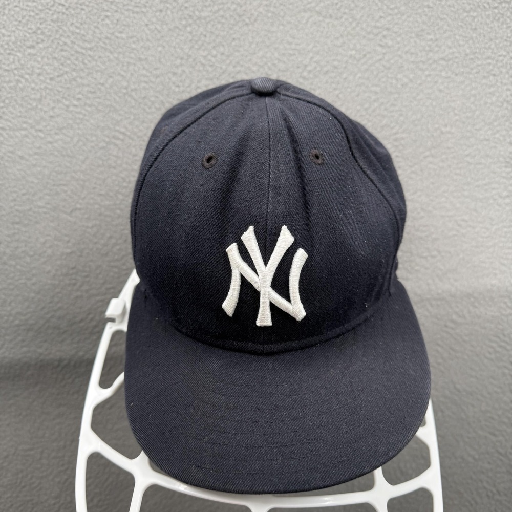 New York Yankees Hat Cap Fitted Mens 6 7/8 Blue White MLB Baseball 27x New Era